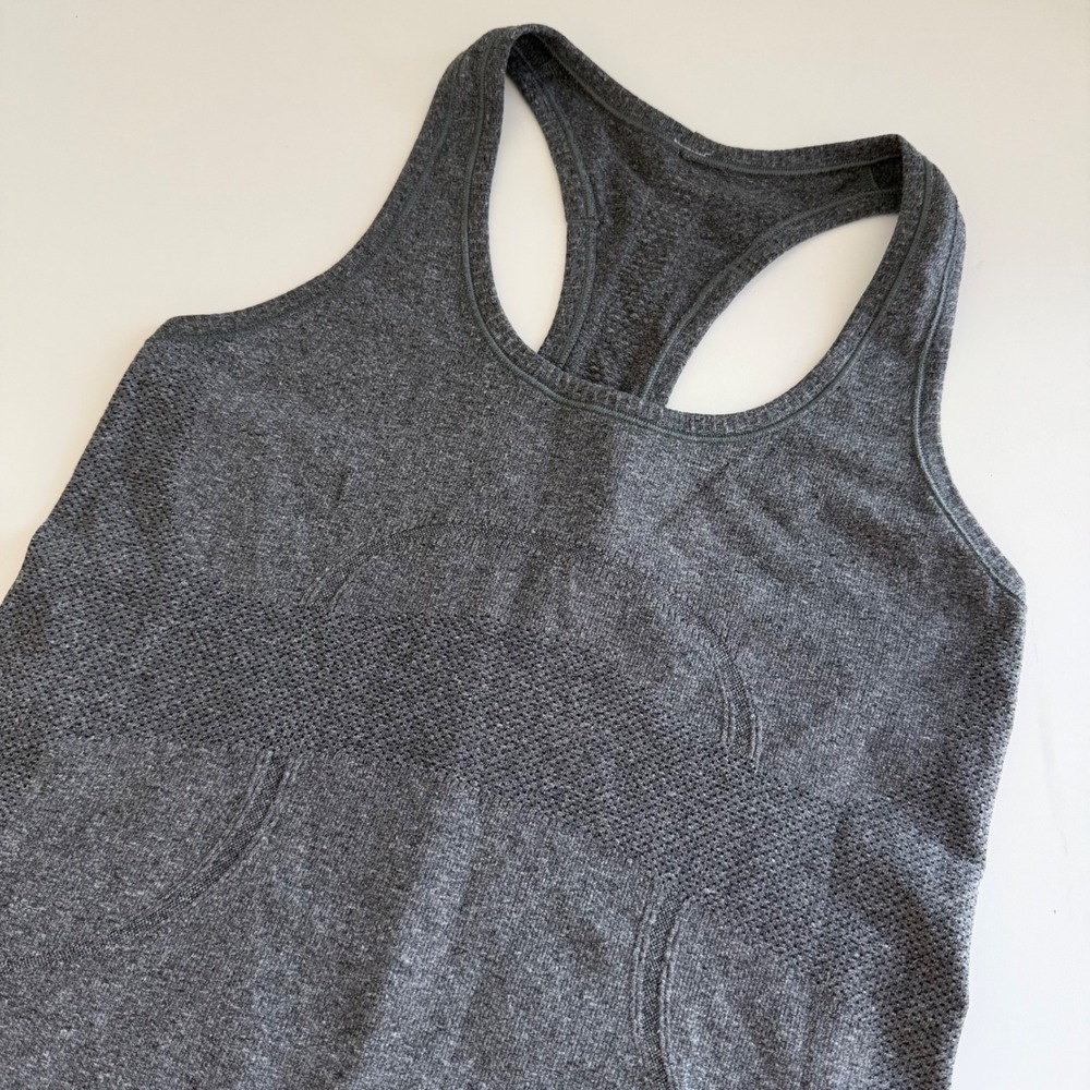 Lululemon Swiftly Tank‎ Top Gray Women's 6 active workout racerback